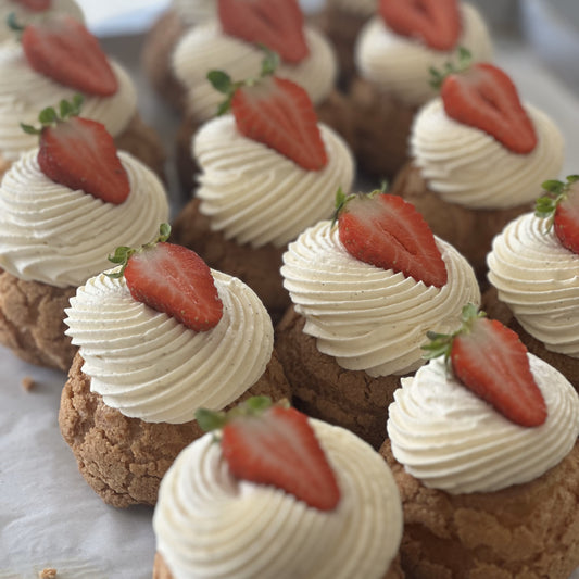 Vanilla And Strawberry profiteroles Gift  Box- pack of 4